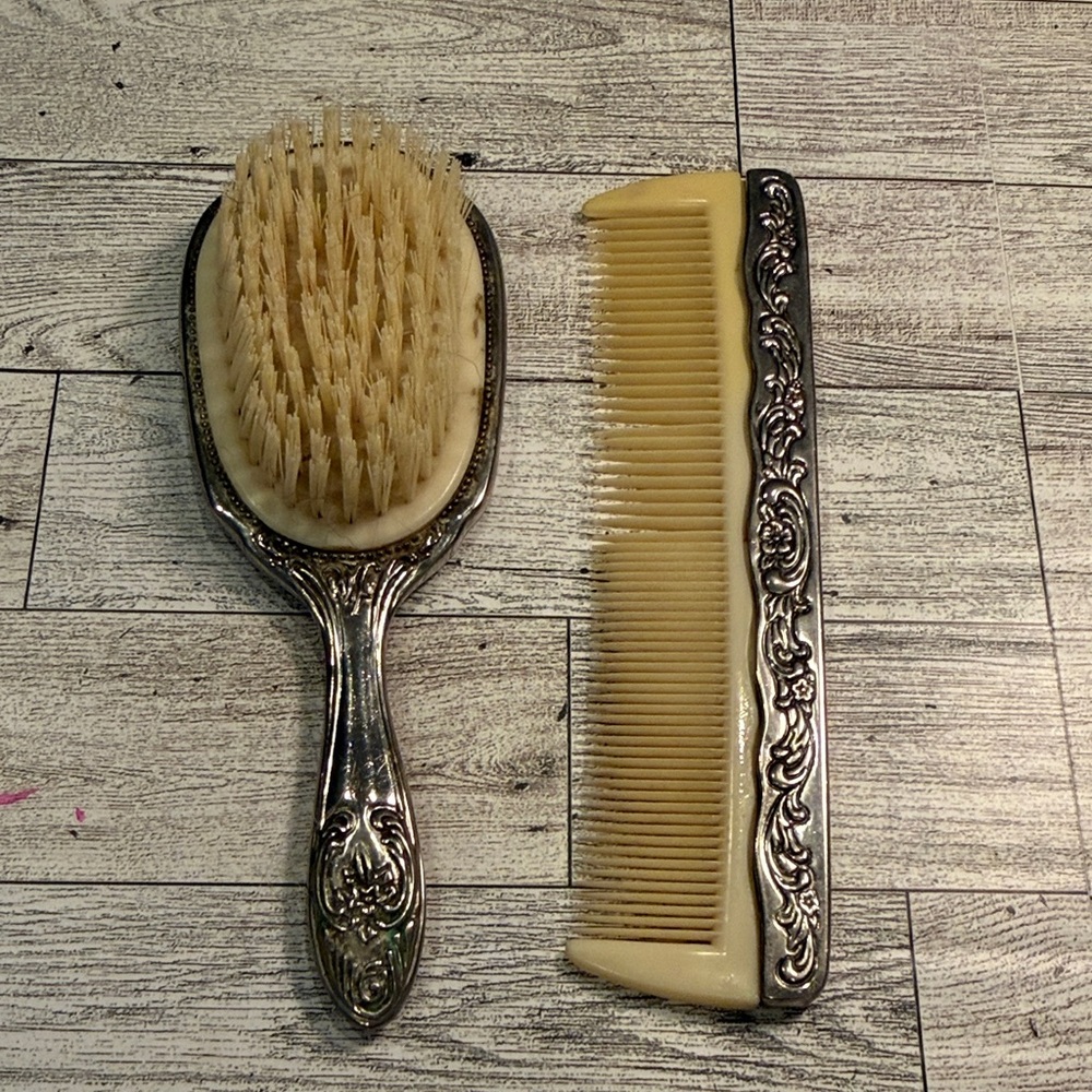 Vintage-Style Vanity Brush and Comb Set in Ivory